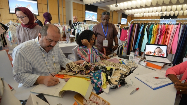 Bursa'da faaliyet gösteren bebek ve çocuk konfeksiyonu sektörü temsilcileri Gana'da ürünlerini tanıttı