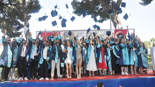 Ege Üniversitesi Ödemiş Meslek Yüksekokulu'nda mezuniyet töreni yapıldı