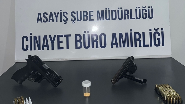 Kütahya'da ayakkabı içinde kaliforniyum olduğu değerlendirilen madde ele geçirildi