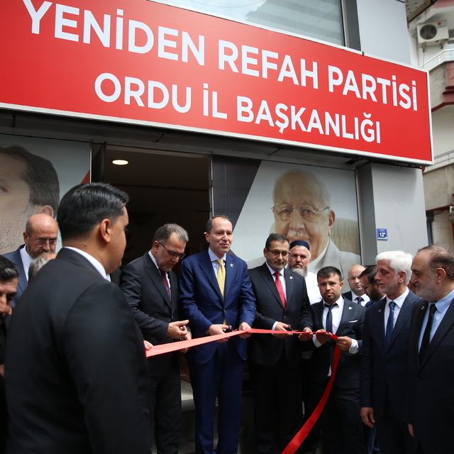 Yeniden Refah Partisi Genel Başkanı Erbakan, partisinin Giresun İl Kongresi...