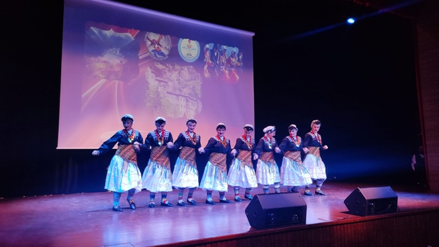 VEGED Türk halk oyunları gösterisi sundu