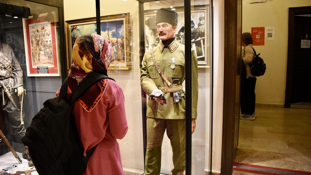 Atatürk'ün orijinal üniforması Samsun Kültür Yolu Festivali'nde sergileniyor
