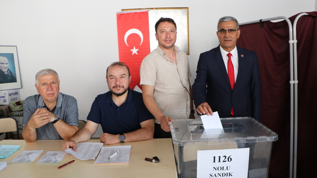 Kilis Muhtarlar Derneği Başkanlığı'na yeniden Karakuş seçildi