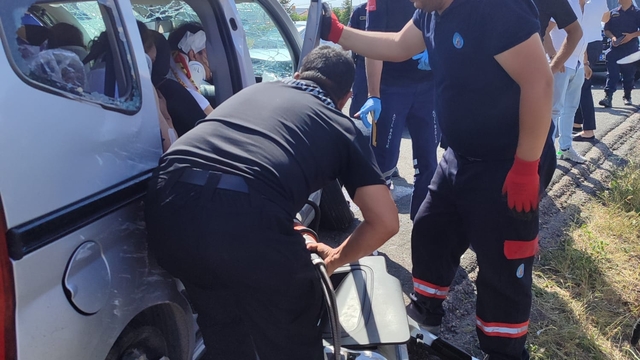 Nevşehir'de otomobil ile hafif ticari araç çarpıştı: 11 yaralı