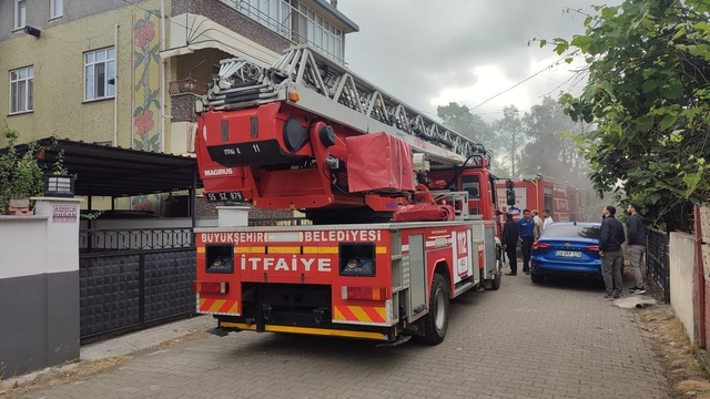 Samsun'da evde çıkan yangında 5 kişi dumandan etkilendi