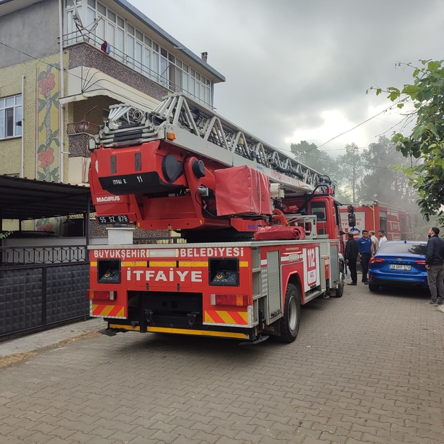 Samsun'da evde çıkan yangında 5 kişi dumandan etkilendi