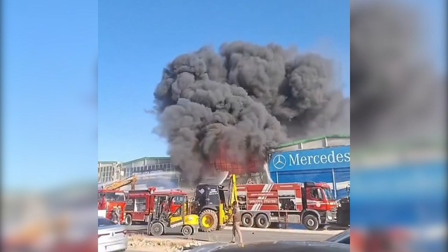 Şanlıurfa'da hırdavat dükkanı yandı