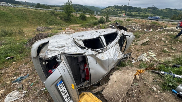 Samsun'da şarampole devrilen otomobildeki 4 kişi yaralandı