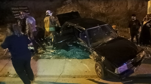 Hatay'da iki otomobilin çarpıştığı kazada 1'i ağır 6 kişi yaralandı
