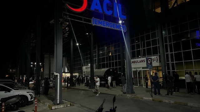 İzmir'de motosiklet ile kamyon çarpıştı; 2 yaralı