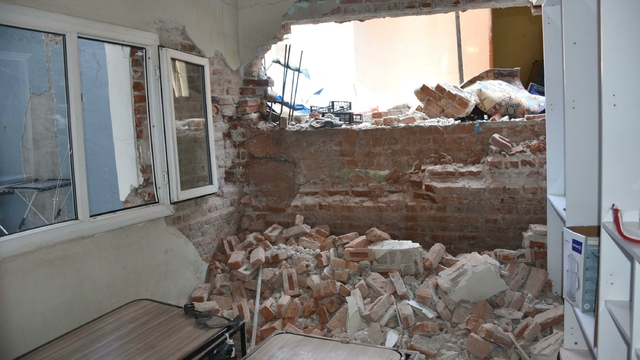 İzmir'de Onat Tüneli kazısı sırasında duvarı yıkılan evle ilgili belediyeden açıklama