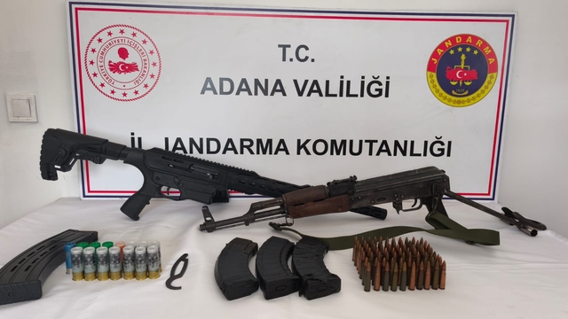 Adana'da evinde 2 ruhsatsız tüfek bulunan şüpheli gözaltına alındı
