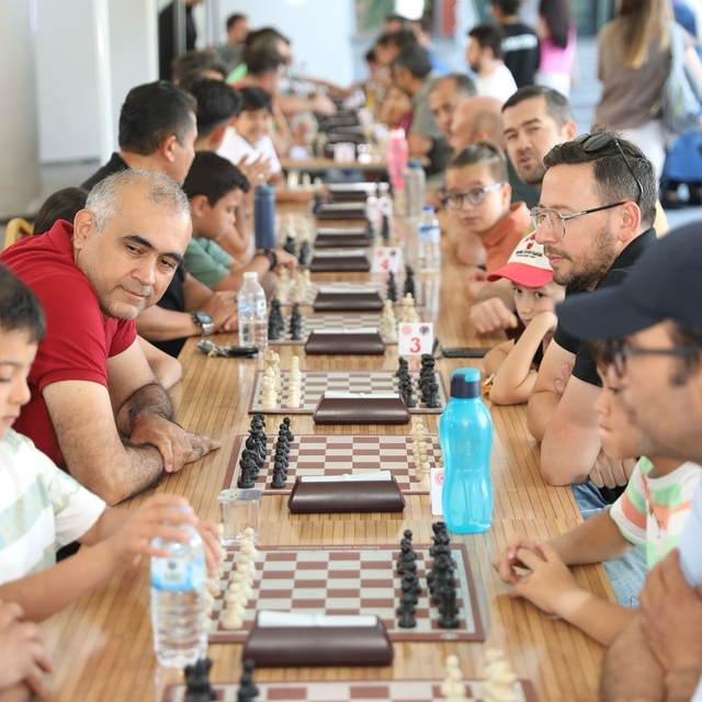Kocasinan Belediyesi, baba ile oğullarının katıldığı satranç turnuvası düze...