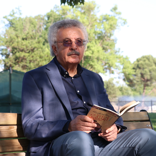 Filistinli şair, bağımsızlık mücadelesini geleceğe taşımada dizelerin gücün...