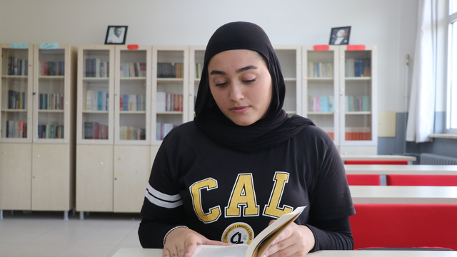 Burdur'da lise öğrencisi kitap yazma hayalini öğretmenlerinin desteğiyle gerçekleştirdi