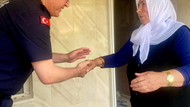 Afyonkarahisar İl Jandarma Komutanı Jandarma Albay Yağan'dan şehit ailesine ziyaret