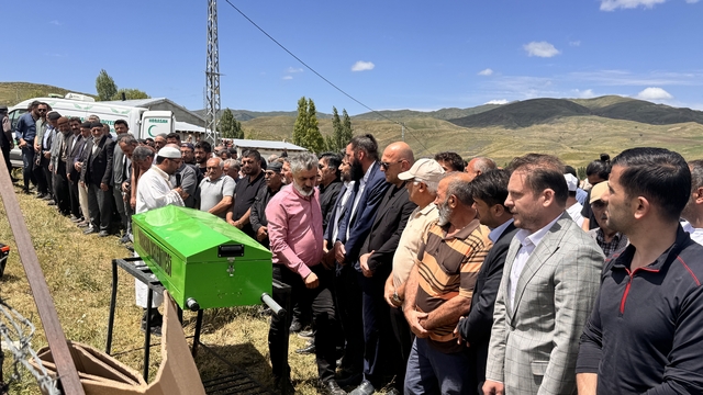 Ocak Partisi Genel Başkanı Canpolat'ın cenazesi Erzurum'da defnedildi