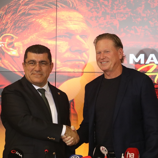 Kayserispor'da Alman teknik direktör Markus Gisdol için imza töreni düzenle...