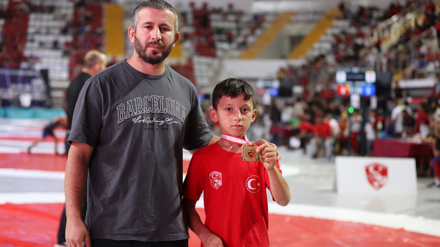 Hükmen galibiyeti kabul etmeyip güreşti, mağlup olunca "en centilmen" seçildi