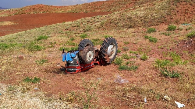 Kırıkkale'de traktörün devrilmesi sonucu sürücü öldü, eşi yaralandı