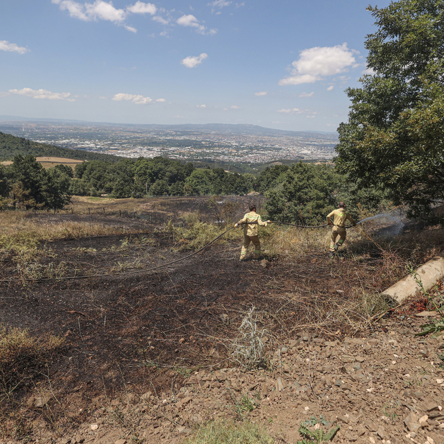 Bursa'da yerleşim yerlerini tehdit eden arazi yangını söndürüldü