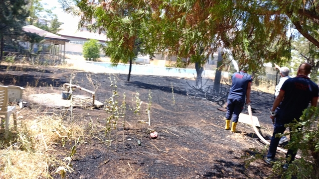 Kurtalan'da bahçede çıkan yangın söndürüldü