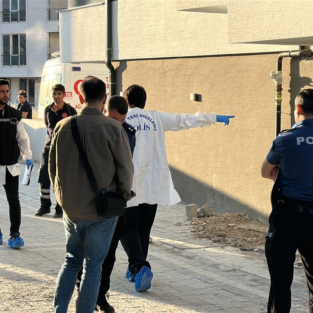 Asansör boşluğuna düşen işçi hayatını kaybetti