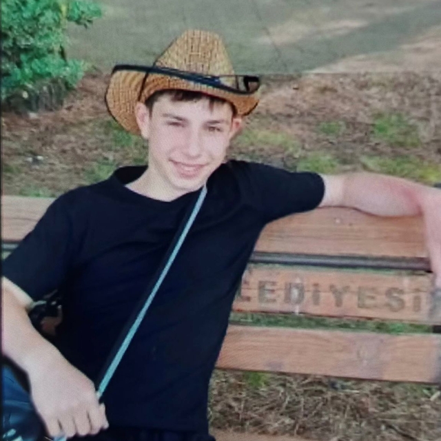 Balık tutarken oltası elektrik teline takılınca akıma kapılarak öldü