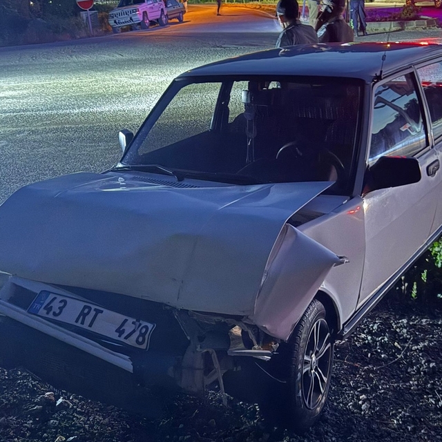 Bursa'da iki otomobil çarpıştı: 2 yaralı