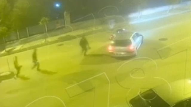 Edirne'de bekçilerin 'dur' ihtarına uymayan motosikletli, otomobille çarpıştı; kaza kamerada