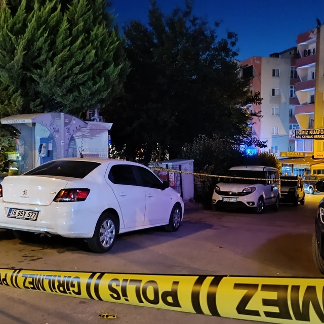 Bursa'da park halindeki otomobil kurşunlandı