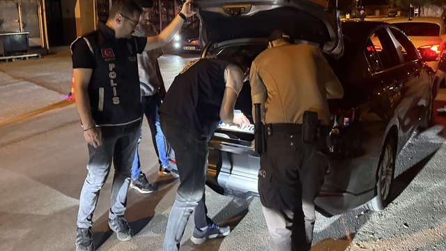 Edirne'de otomobillerine standart dışı APP plaka takan sürücülere ceza kesildi