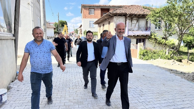 Ladik'te kırsal mahallelere parke taşı döşeniyor