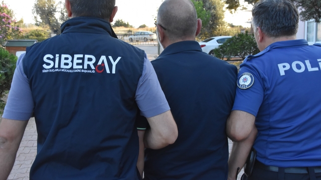 Mersin merkezli yasa dışı bahis operasyonunda yakalanan 8 şüpheli tutuklandı
