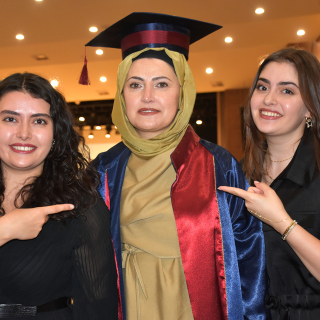 İki kanseri yendi, 49 yaşında üniversiteyi birincilikle bitirdi