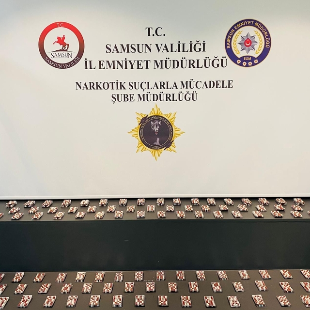 Samsun'da 3 bin 500 sentetik ecza hapı ele geçirildi
