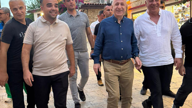 Ümit Özdağ, Antalya'da esnafla görüştü