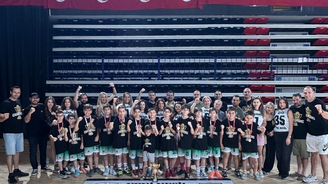 İzmir'in "yeni nesil" basketbolcuları kupalarını aldı