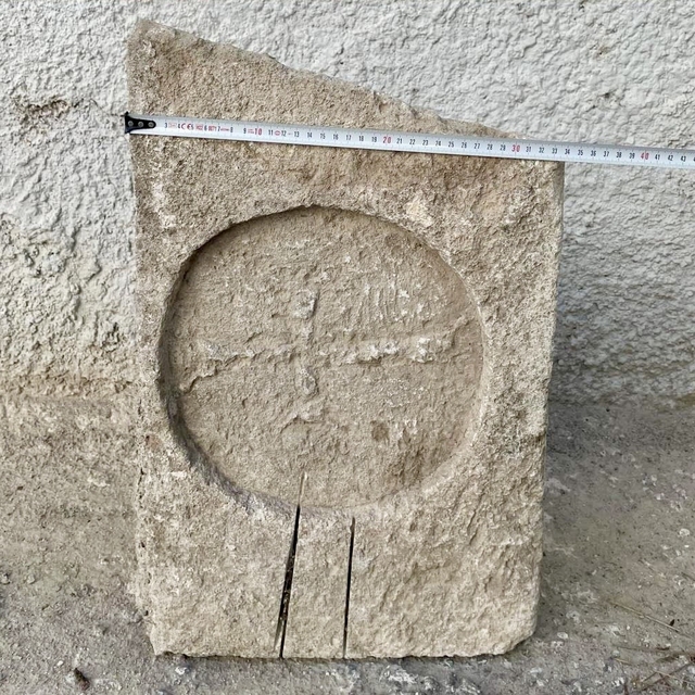 Kırşehir'de Bizans dönemine ait olduğu değerlendirilen mezar steli ele geçi...