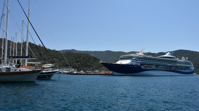 Yolcu gemisi "Marella Discovery 2" ile Marmaris'e 1797 turist geldi