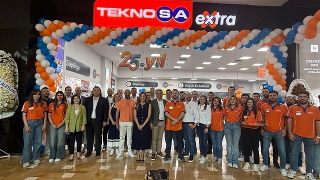 Teknosa, İzmir'deki mağazasını yeni yerine taşıdı