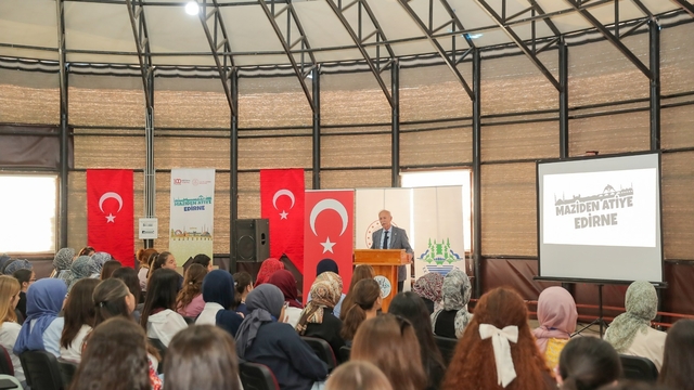 Rektör Hatipler, "Maziden Atiye" Kampı'nda öğrencilerle buluştu