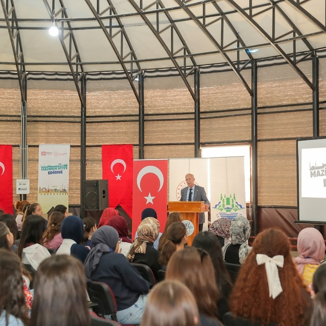 Rektör Hatipler, "Maziden Atiye" Kampı'nda öğrencilerle buluştu