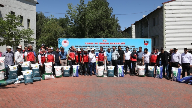 Diyarbakır'da çiftçilere 141,5 ton soya tohumu dağıtıldı