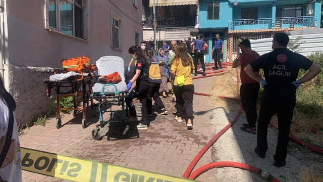 Kocaeli'de apartman yangını; mahsur kaldılar