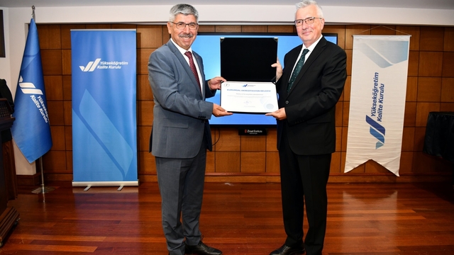 MSKÜ, Kurumsal Akreditasyon Belgesini Rektör Prof. Dr. Kaçar teslim aldı