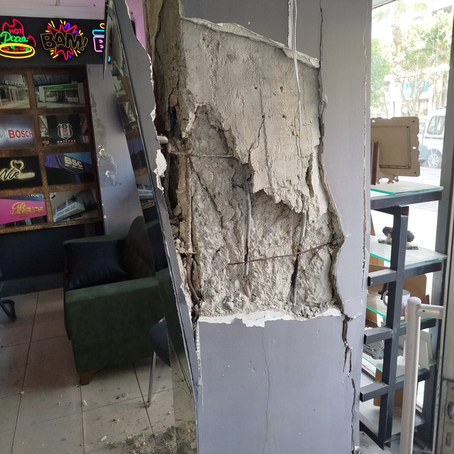 Kolonu patlayan 7 katlı apartman tahliye edildi; daha önce de market için k...