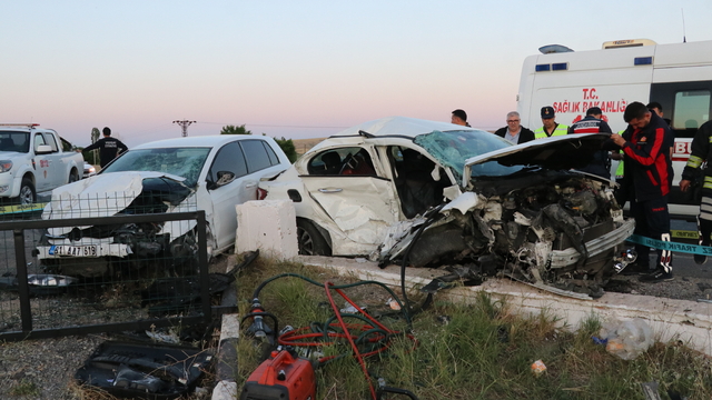 Yozgat'ta 2 otomobilin çarpışması sonucu 2 kişi öldü, 1 kişi yaralandı