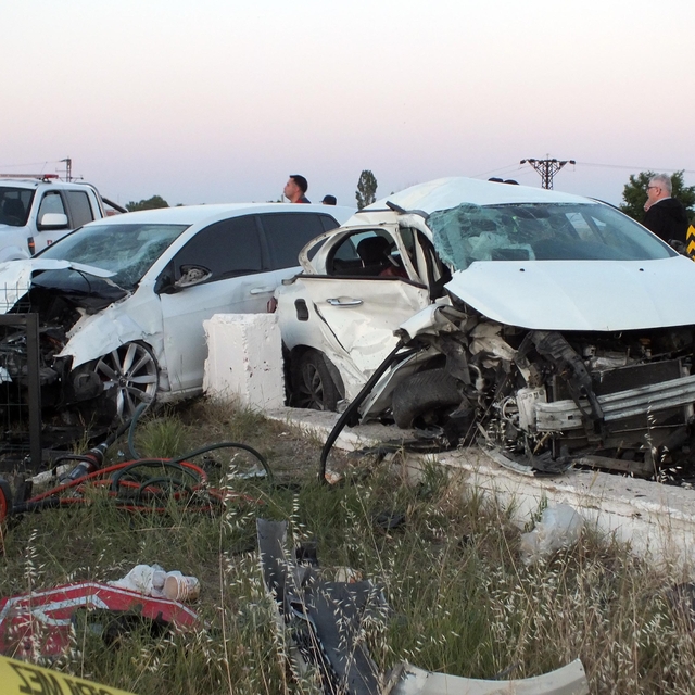 Yozgat'ta iki otomobil çarpıştı; 2 ölü, 1 yaralı