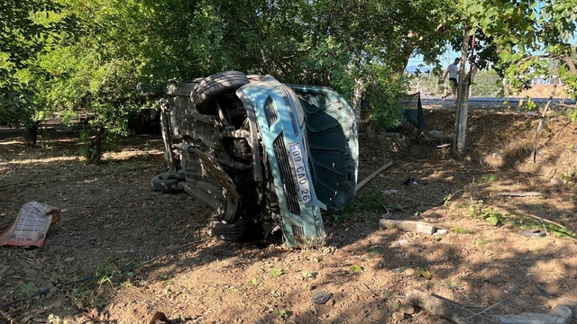Aydın'da bahçeye devrilen otomobilin sürücüsü alkollü çıktı; 4 yaralı